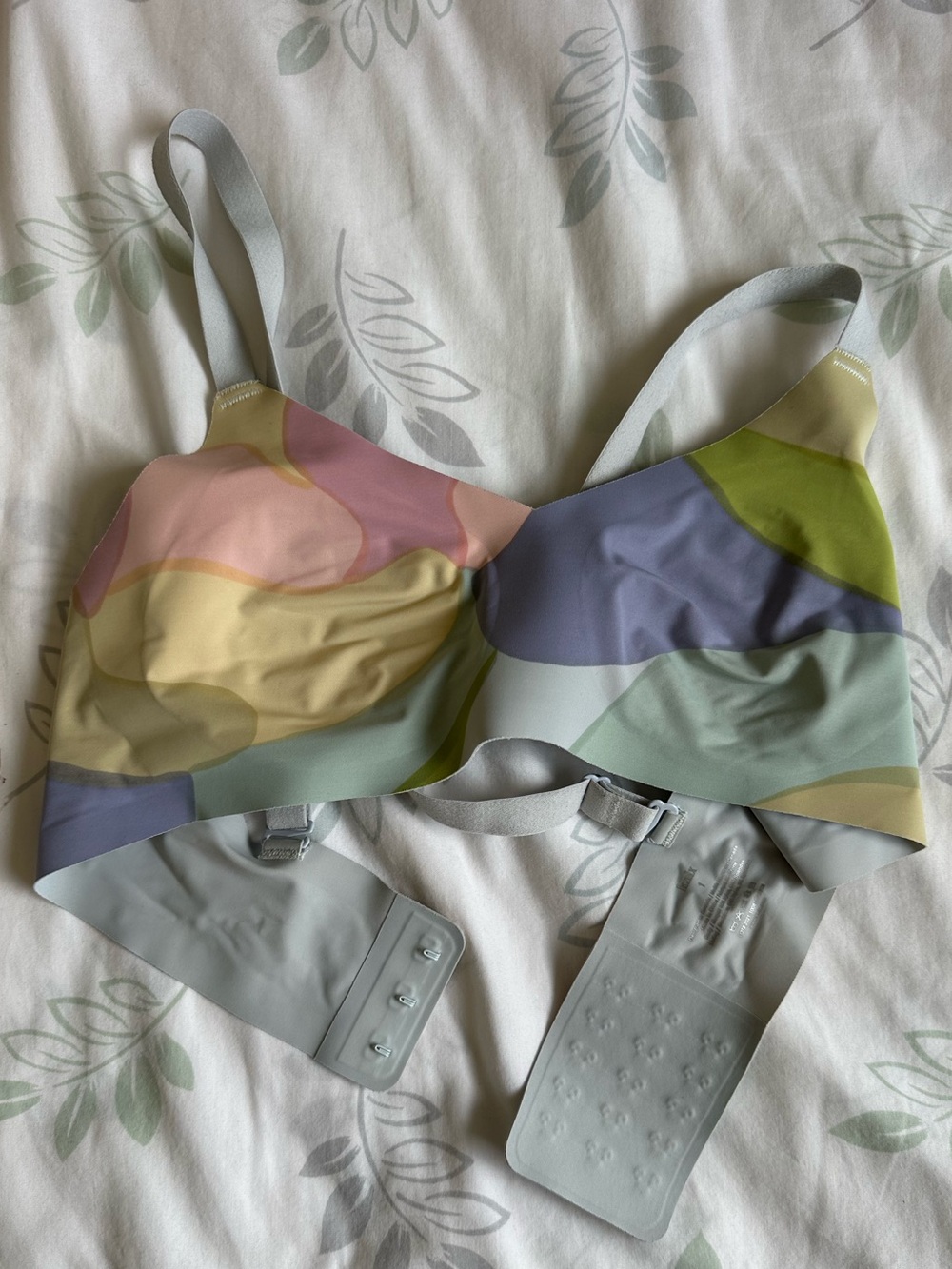 KNIX - Revolution V-Neck Bra - Size 1 - Colour: (Color Fields)